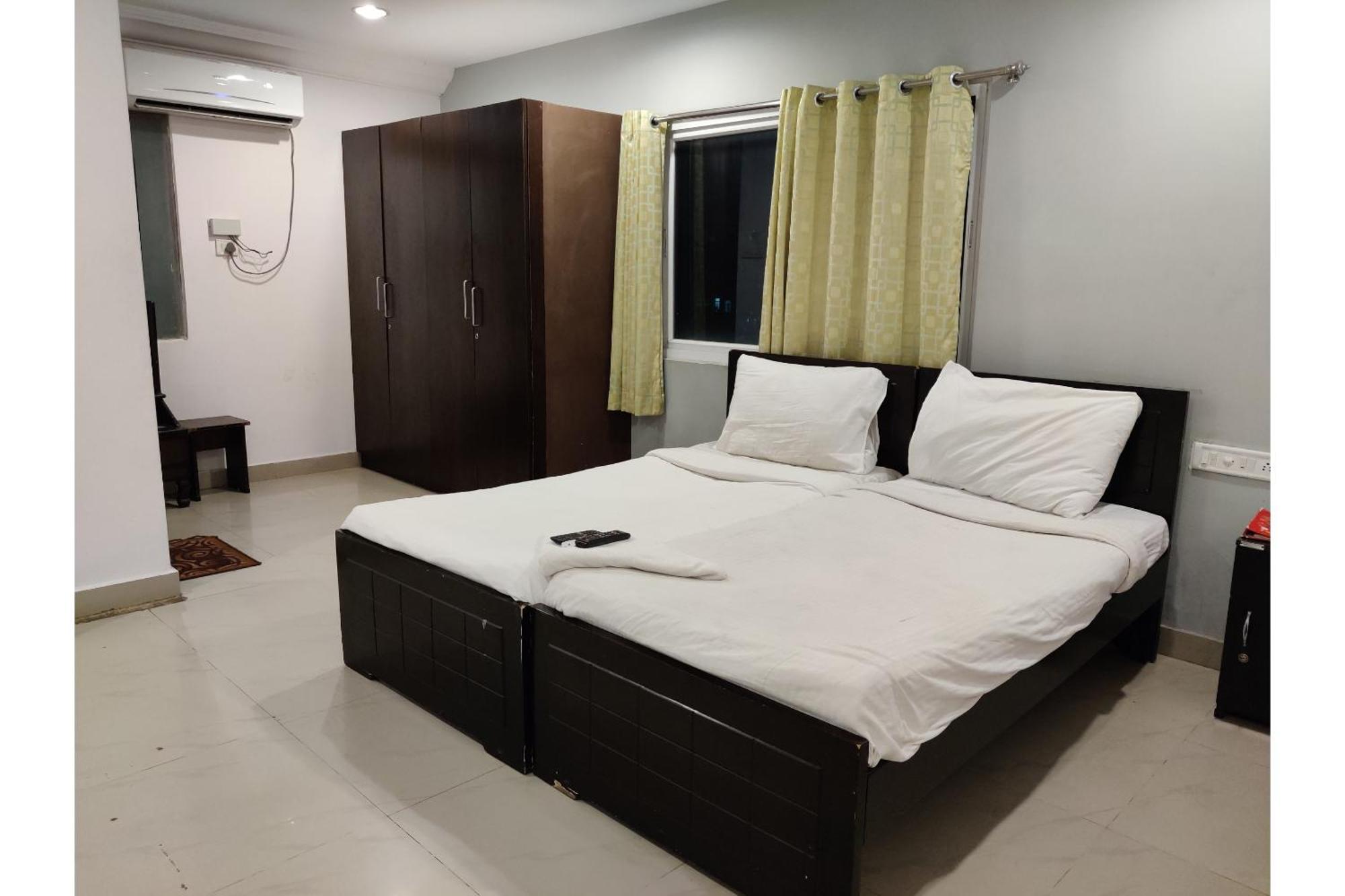 Collection O Jubilee Banjara Suites Hyderabad Exterior photo